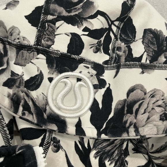 [US2]Lululemon scuba Hoodie Black/ White Floral Pattern - Picture 8 of 14